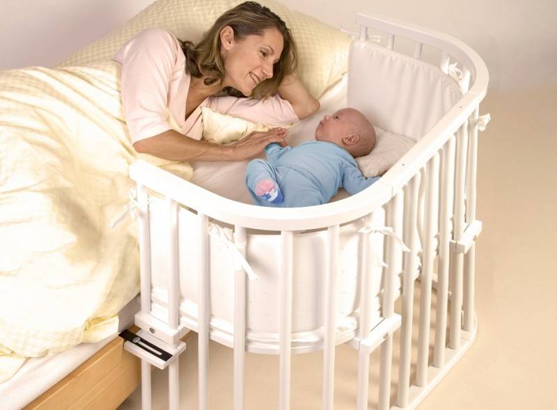 Подготовка кроватки для новорожденного: где поставить и как застелить?
