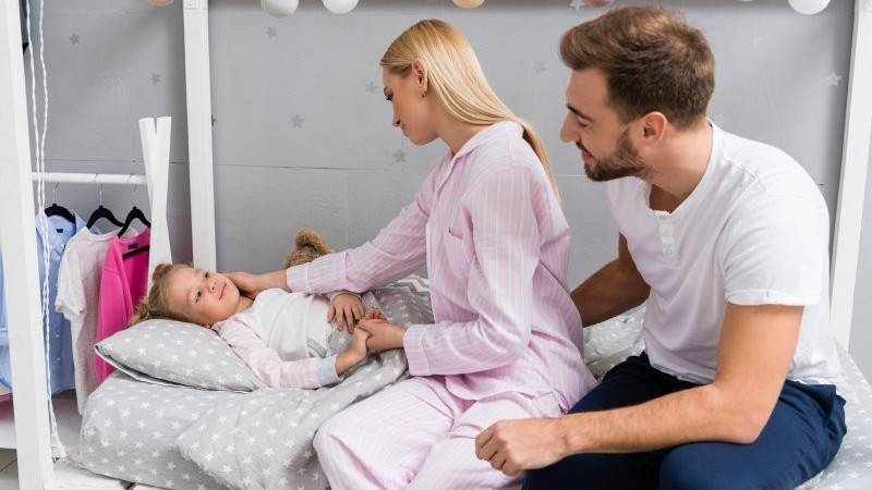 Как отучить ребёнка спать с родителями: мнение психологов о плюсах и минусах отдельного сна грудничка и мамы